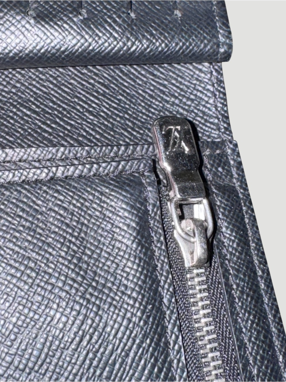 Louis Vuitton Black Taiga Amerigo Leather Wallet and key Holder Set In Box - Picture 13 of 16